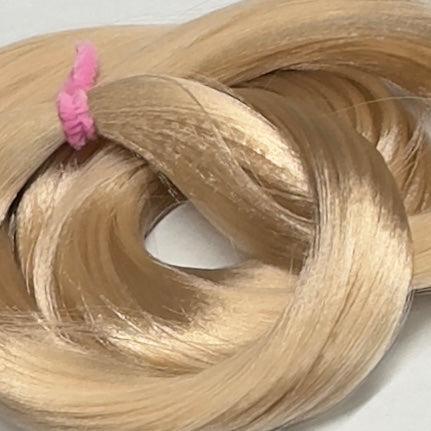 DG Straight Nylon Champagne Blonde N220 1oz/28g 36in/92cm hank Doll Hair